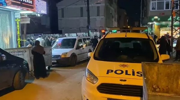 Küçükçekmece’de sokak ortasında silahlı saldırı: 2 ölü, 1 yaralı!